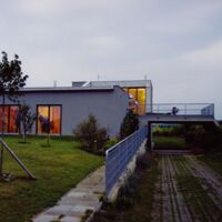 Looped House, Ansicht, Eingang, Rampe, Außen, Fotos